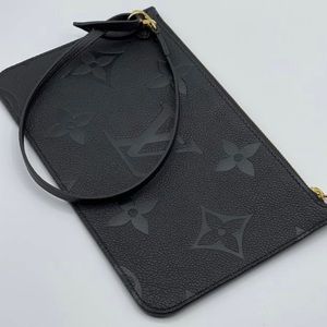 Brand New Louis Vuitton Empreinte Monogram Giant Neverfull MM Pochette Black